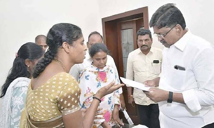 Minister Payyavula conducts ‘Praja Darbar’