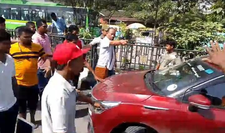 Shillong violence sparks Assam-Meghalaya road blockade