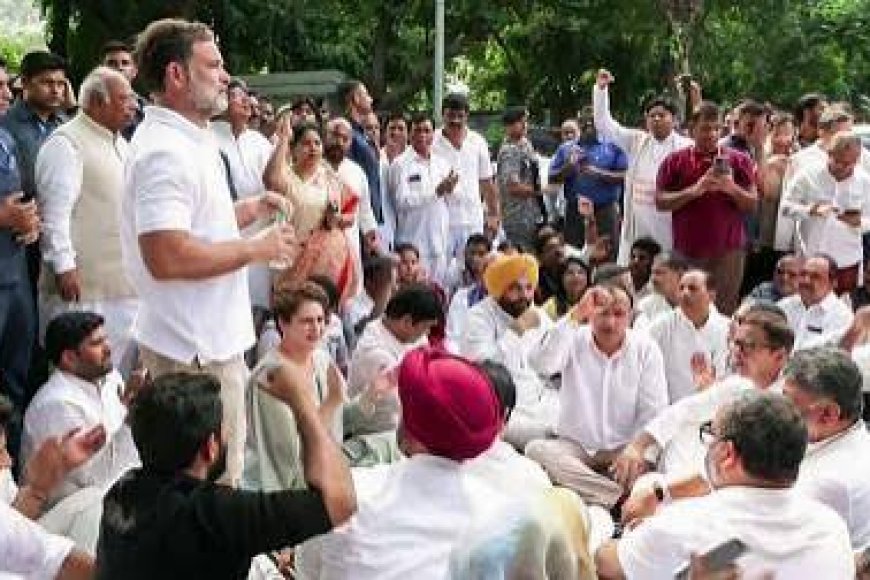 Rahul, Kharge, Priyanka stage sit-in outside PM's residence