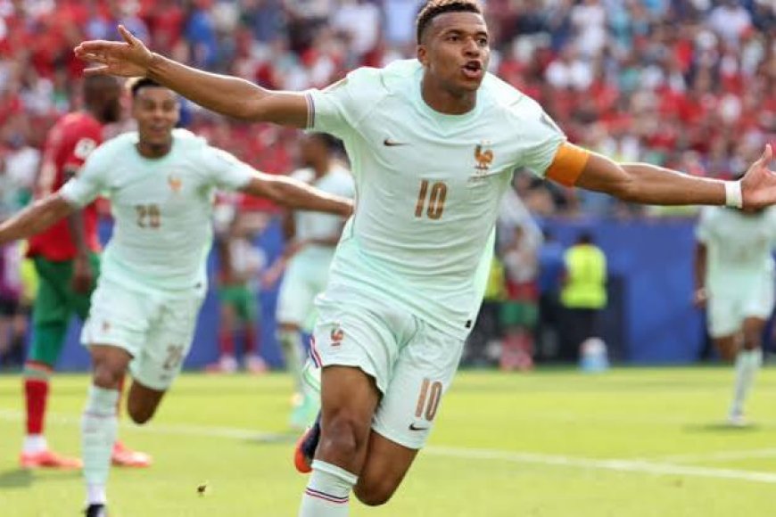 Plucky Spain throttle France to reach World Cup final