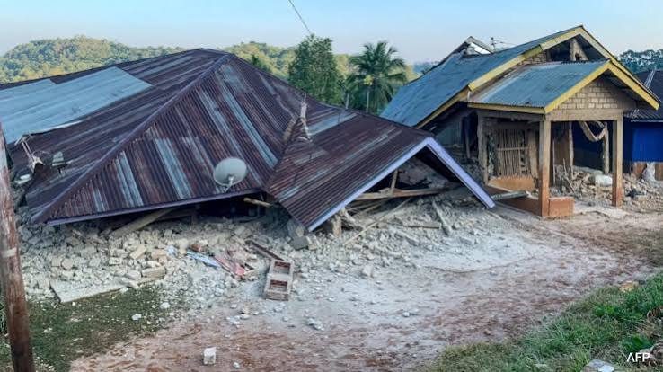 38 killed as 7.7 magnitude quake jolts Indonesia; tsunami alert issued