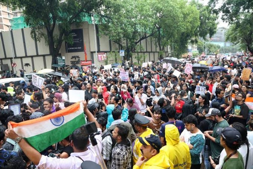 Woman Who Blocked Mumbai Police Van To Free Protesters