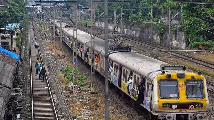 Commuters face chaos as technical snags hit Mumbai local trains