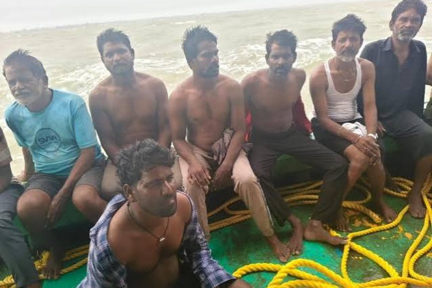 No trace of 6 fishermen days after boat capsize off Andhra coast
