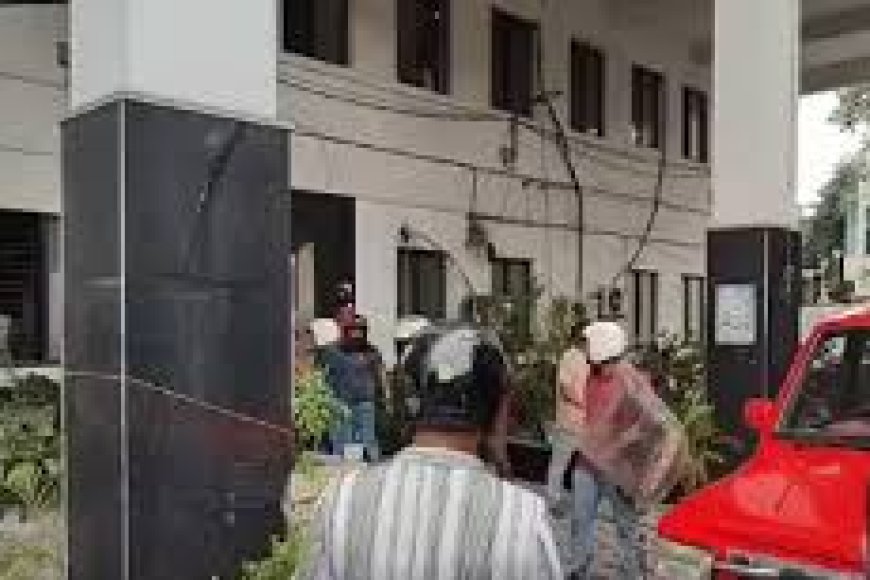 Eggs hurled at two arrested TMC councillors in Kolkata