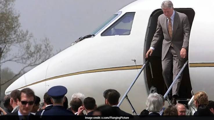 Clinton sent decoy plane to Pak during 2000 visit, reveals veteran WH reporter