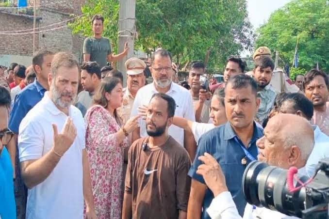Eviction threat: Slum dwellers near PM’s home meet Rahul