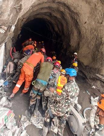 Nepal floods: Where are the nearly 6,000 still untraced