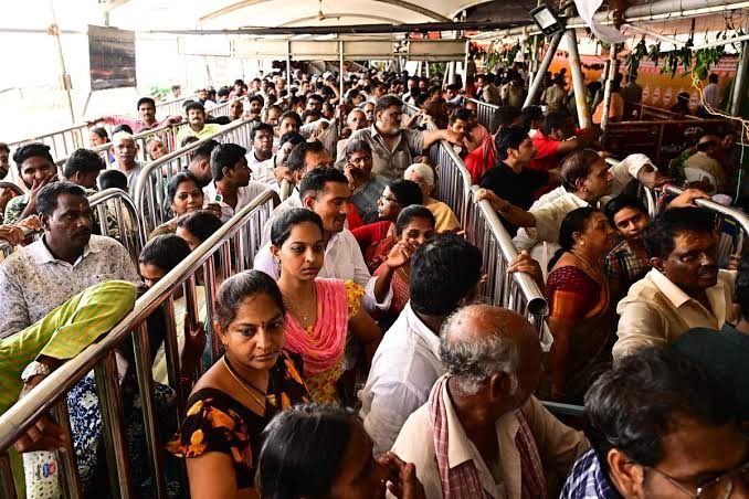 Andhra Pradesh: One lakh devotees visit Kanaka Durga temple on Dasara day 3