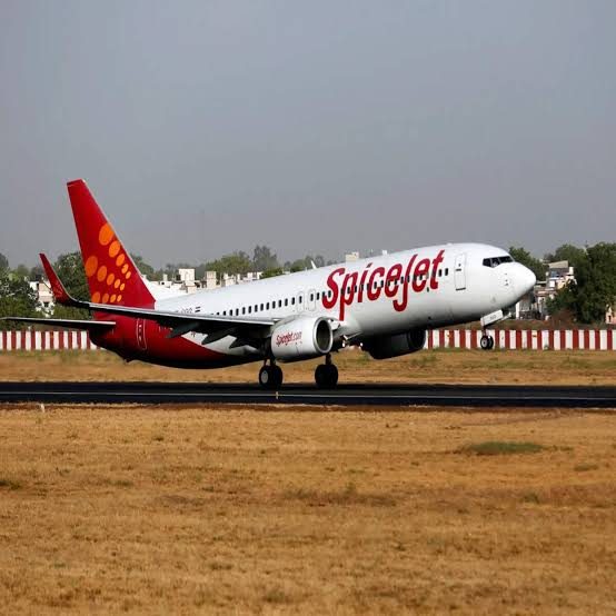 40 pilots of SpiceJet's Q400 aircraft refuse to fly over pending payments