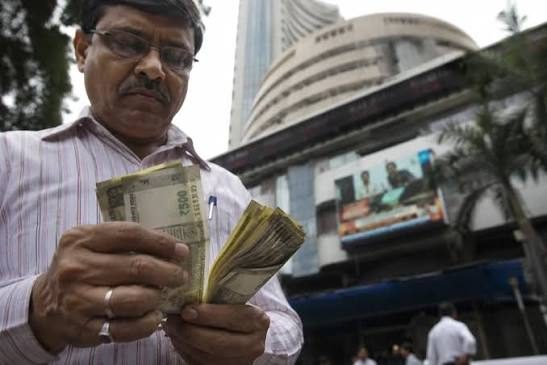 Indian markets under pressure: Oil, outflows and a weaker rupee deepen the downturn